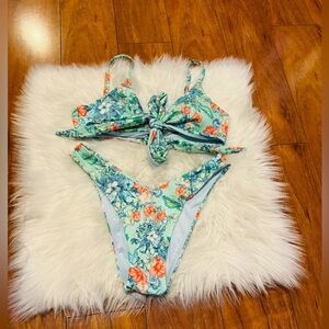 VICTORIA SECRET woman swiming bikini